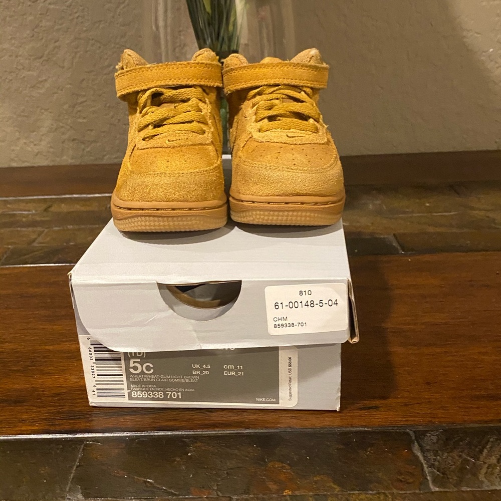 Nike Air Force Ones Mid